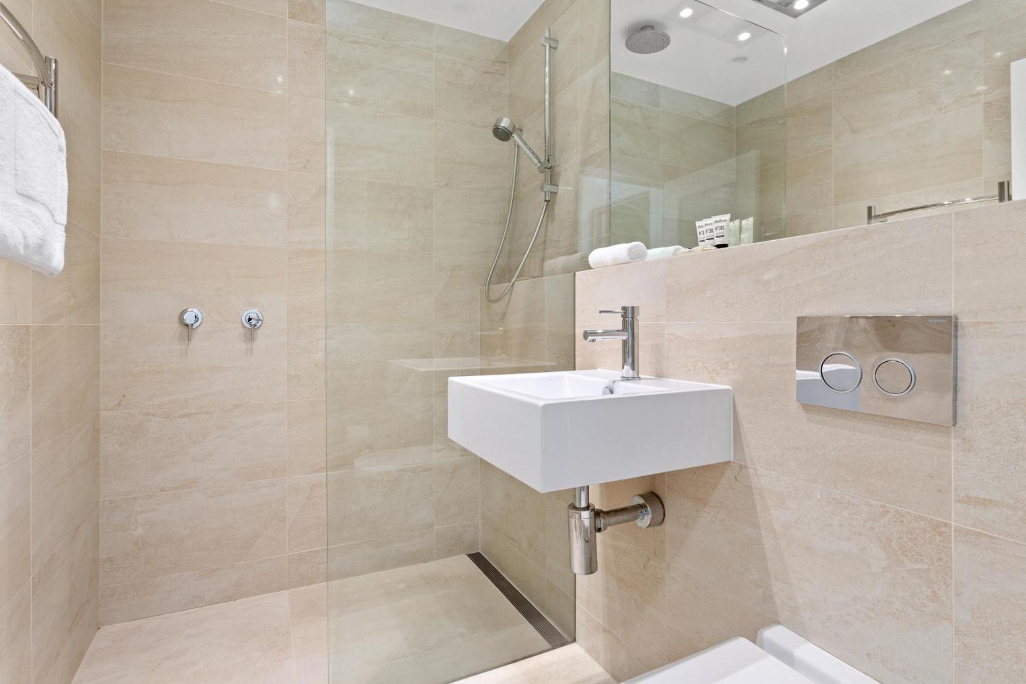 Charming Modern With Views * Sydney
