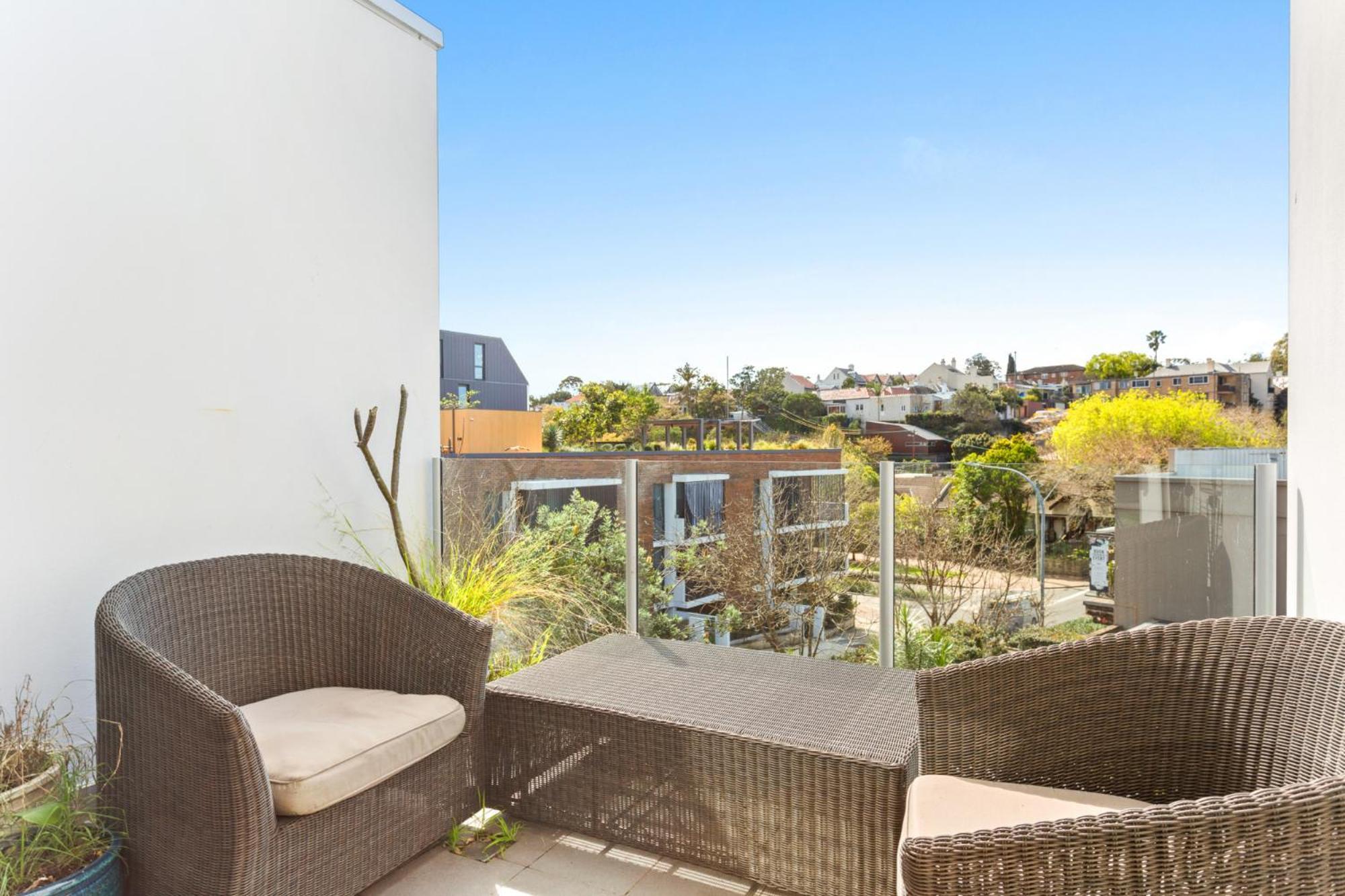 Charming Modern With Views *